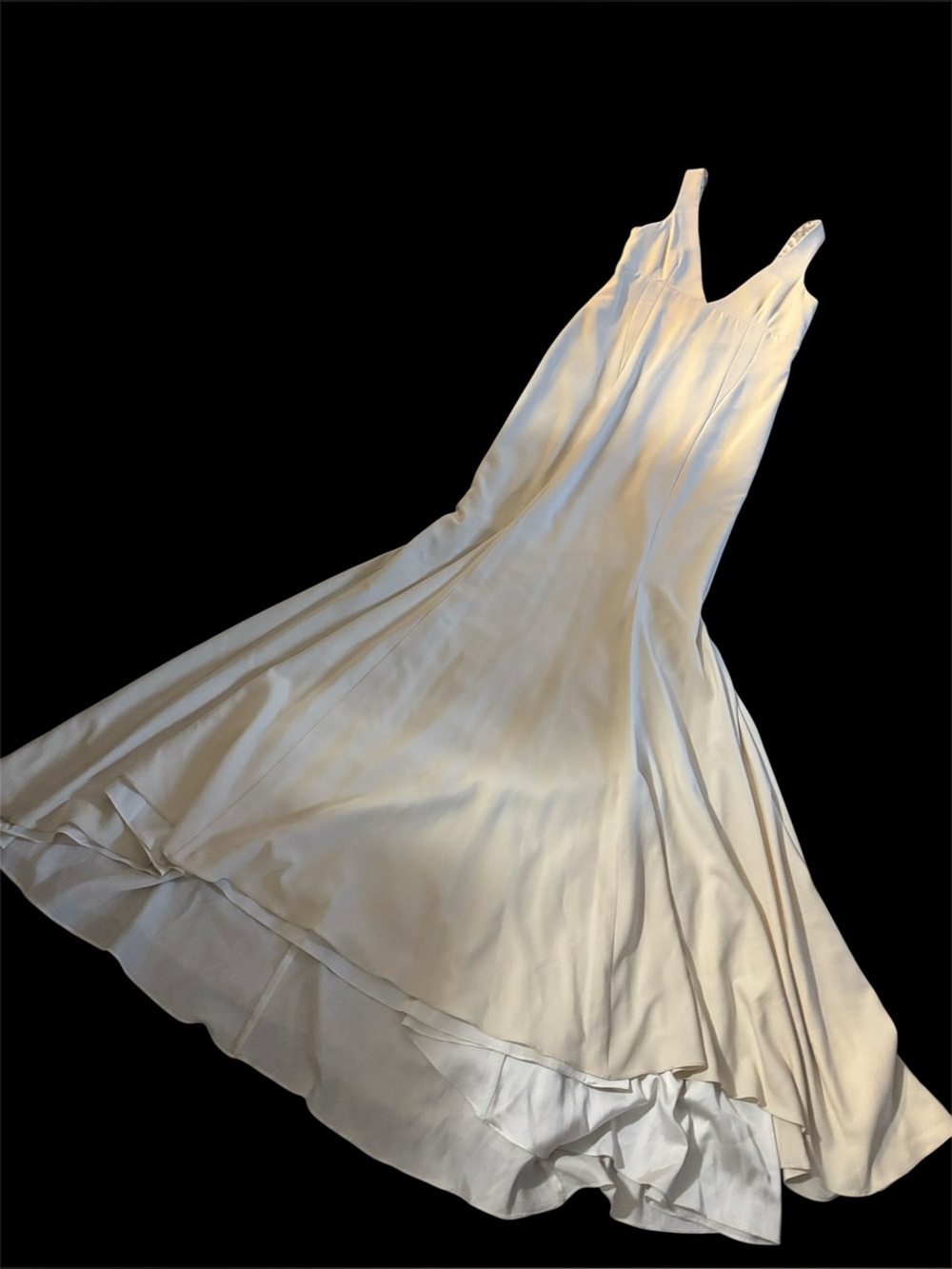 Quiet Luxury Elegant V Neck Sleeveless cream wedding dress Sz 10